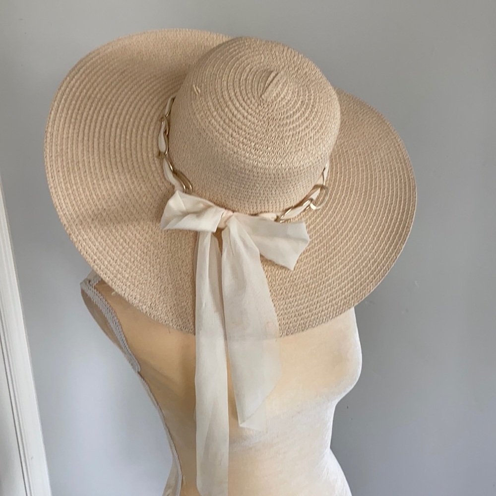 Tan grass hat with neutral ribbon
